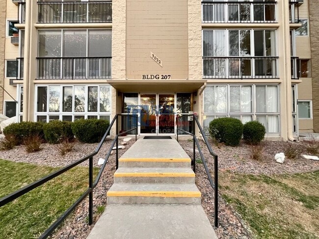 Photo - 3022 S Wheeling Way Apartment