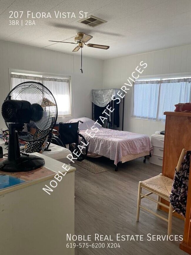 Building Photo - 207 Flora Vista St