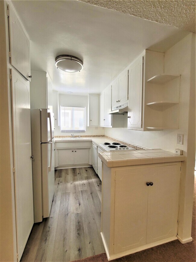 Building Photo - 1477 S Canfield Ave