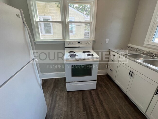 Building Photo - Renovated 1 Bedroom 1 Bath Home