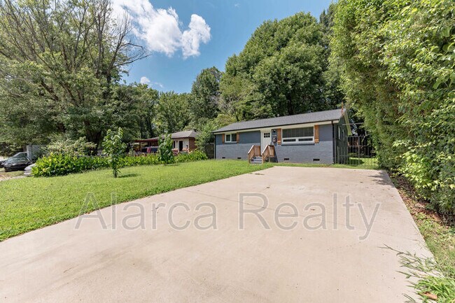 Photo - 2438 Finchley Dr House