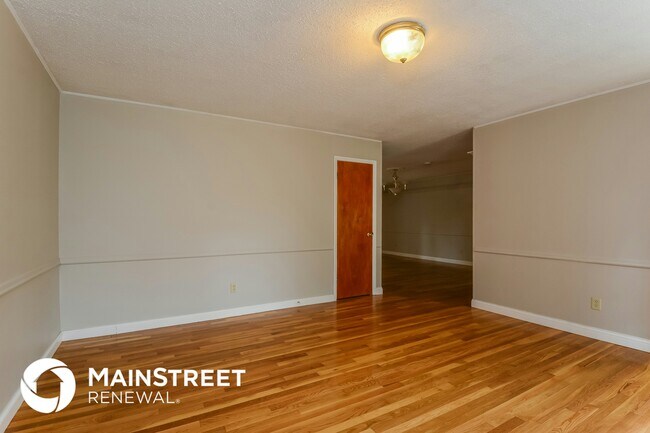 Building Photo - 2060 Avon Dr