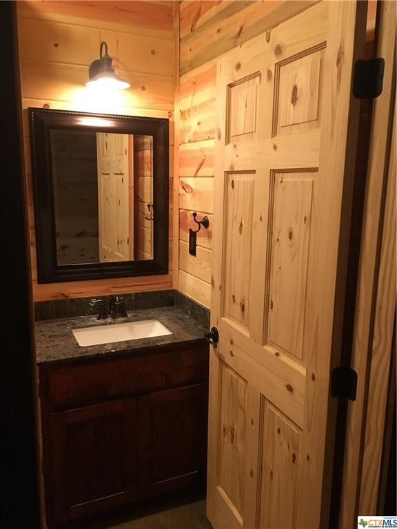 Foto del edificio - 305 Rocking M Rd