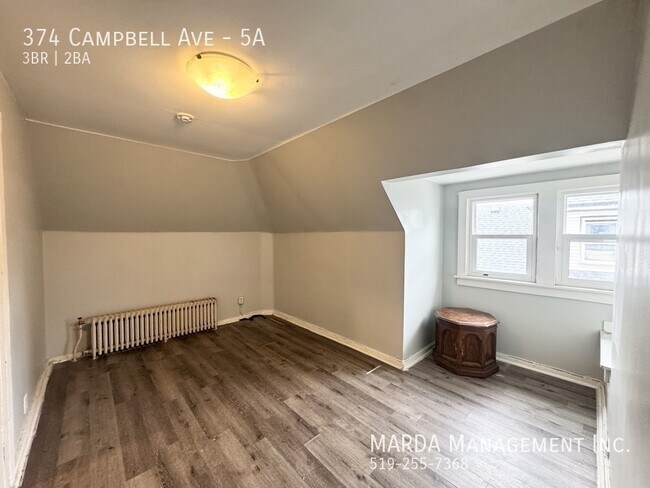 Photo du bâtiment - COZY 3 BED/2 BATH UPPER UNIT - WEST WINDSOR - INCLUSIVE!