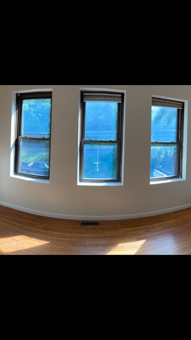 Building Photo - 1801 W Dupont Ave