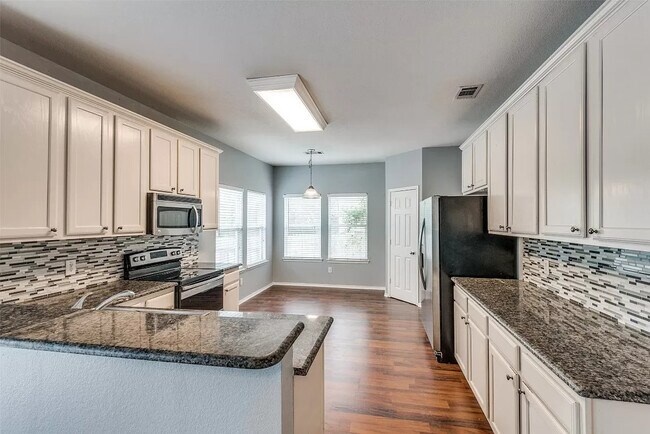 Foto del edificio - 3301 Anysa Ln