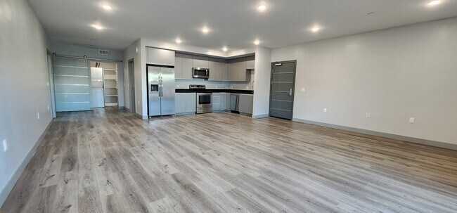 Building Photo - 7040 Woodman Ave
