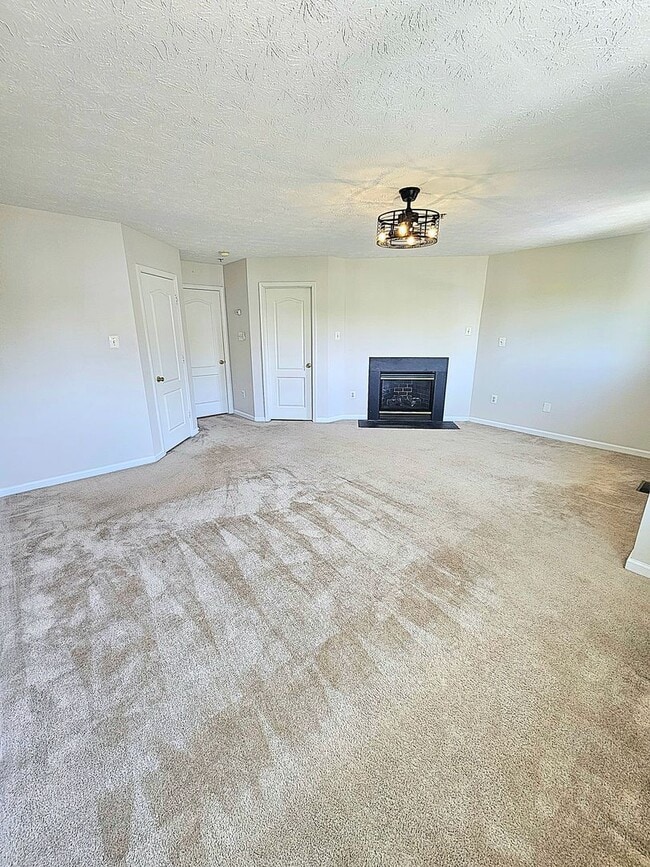 Building Photo - Beautiful 3 BR 2.5 BA Townhome Near Bowie ...