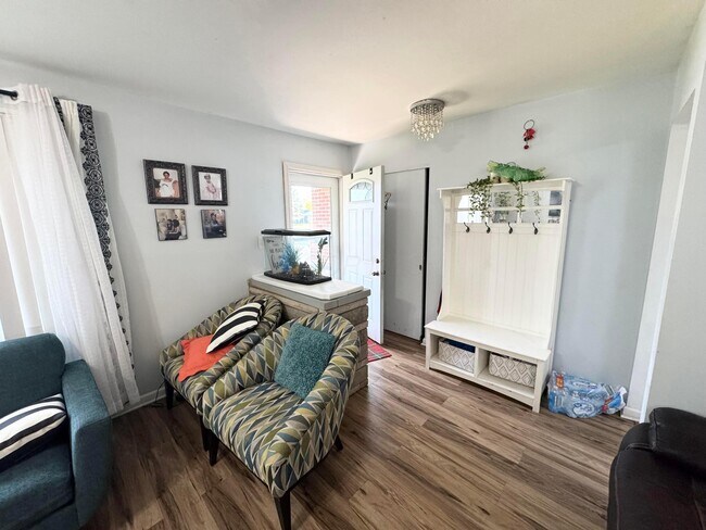 Foto del edificio - 4644 Broadhurst Dr