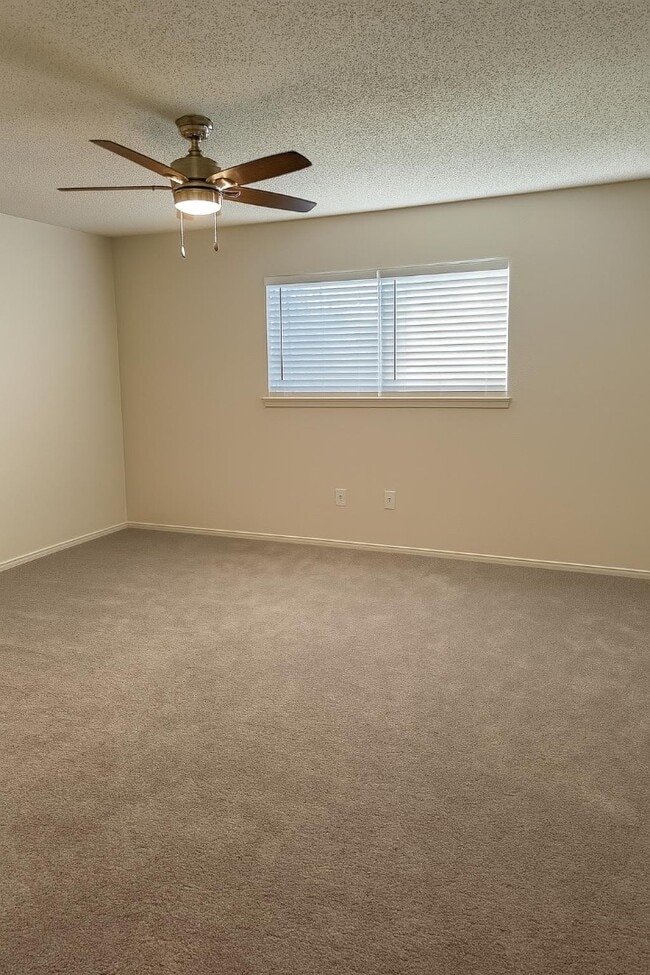 Building Photo - 5405 Tennyson Dr