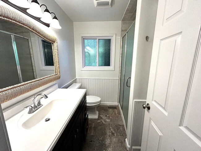 Building Photo - Charming upstairs Guerneville duplex. This home is close to town and has river access