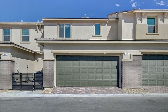 Building Photo - Stunning Summerlin townhome! 2 car garage!