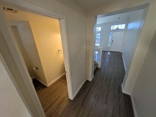 Building Photo - 4622 English Lavender Ave