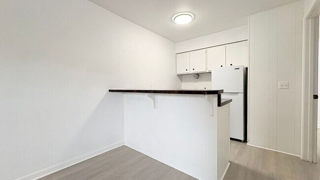 Foto del edificio - 1405 Neil Ln