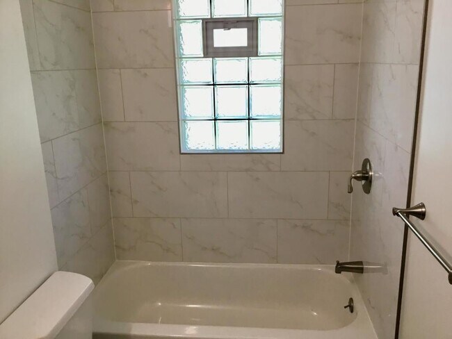 Foto del edificio - 4045 N 127th St
