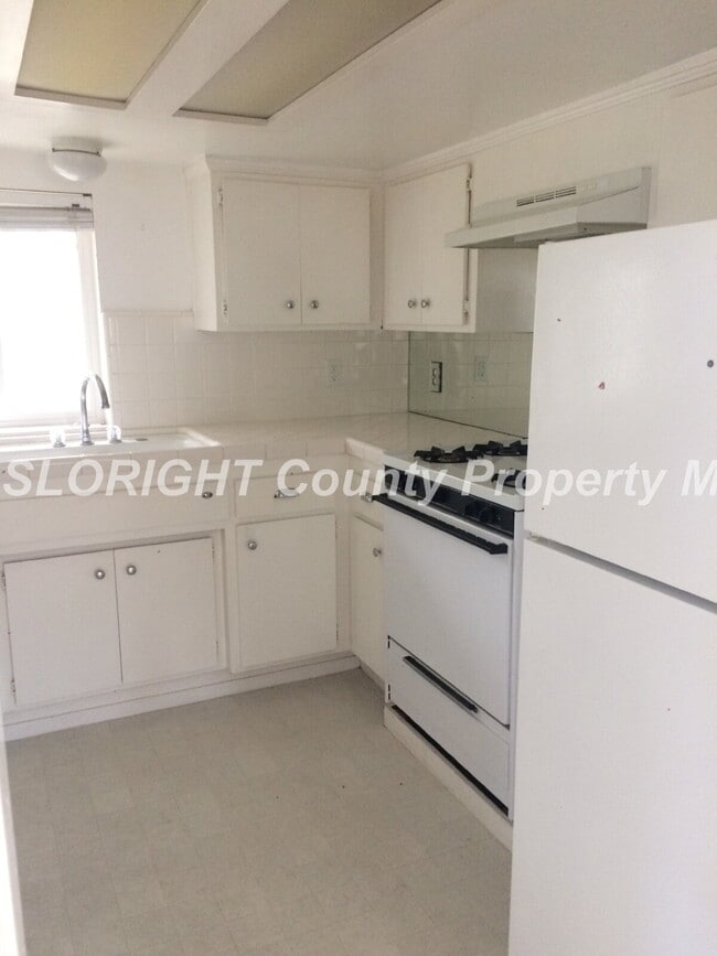 Foto del edificio - AVAILABLE FEBRUARY- Lower Level Duplex - 1 Bedroom + Den