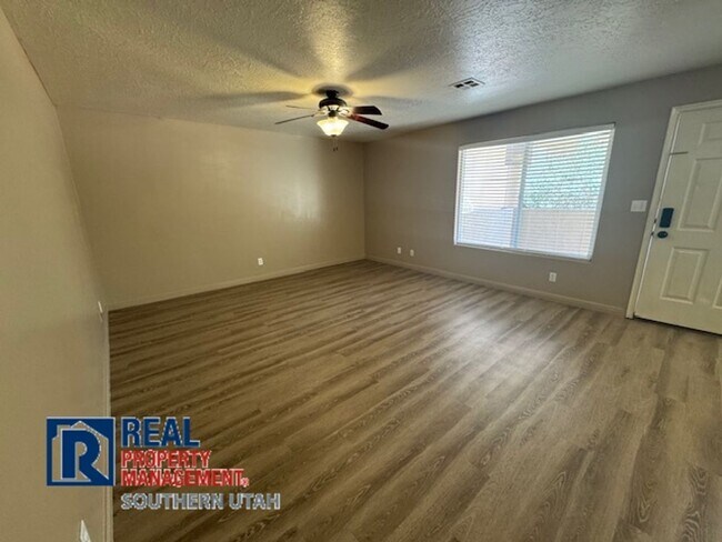Foto del edificio - Woodbridge Condo