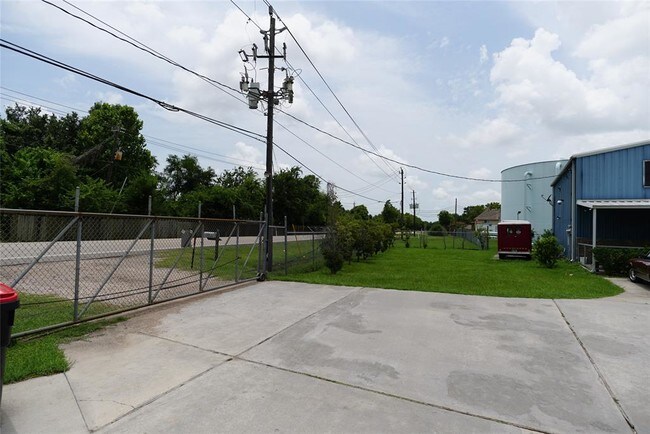 Building Photo - 14100 Old Richmond Rd