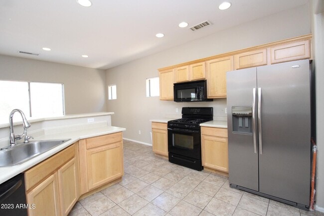 Building Photo - 43994 Cypress Ln