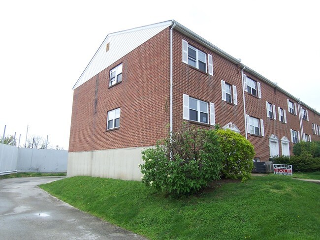 Foto principal - 808 Bunting Ln
