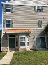 Building Photo - 2211 Valley Edge Dr