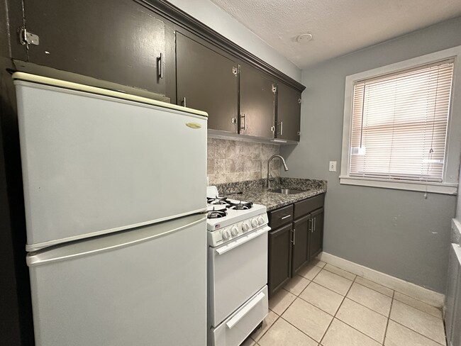 Building Photo - 49 Marden St