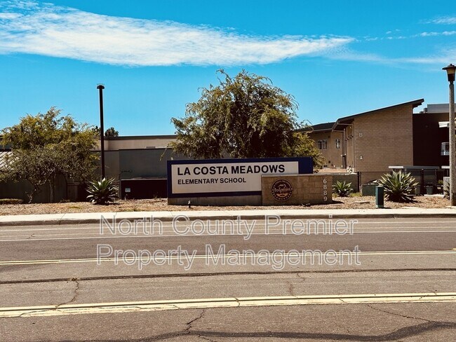 Foto del edificio - 7067 Llama St