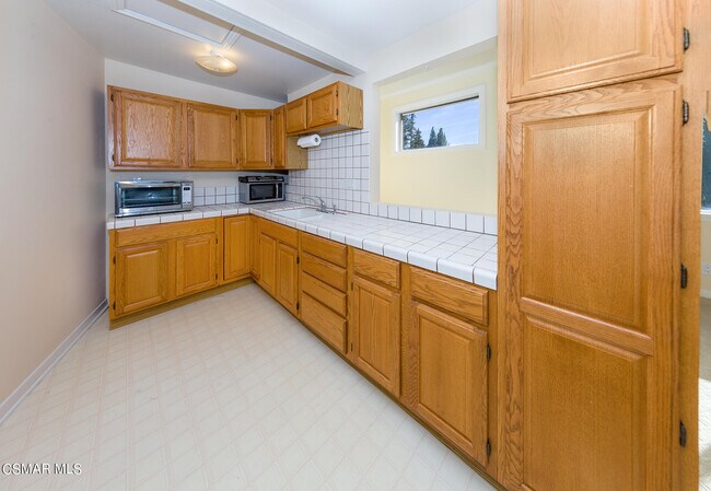 Building Photo - 26015 Redbluff Dr