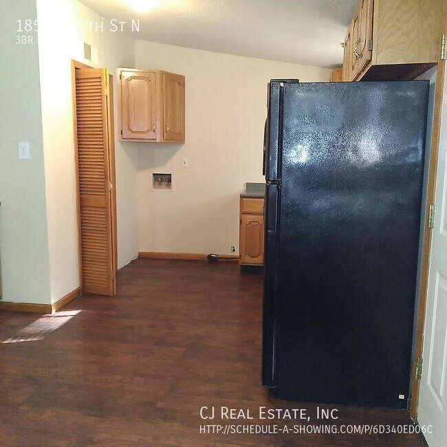 Foto del edificio - 18505 E 7th St N