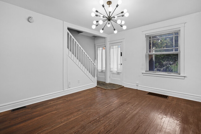 Building Photo - 3337 Salena St