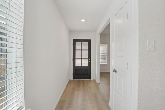 Building Photo - 18726 Timber Gln Dr