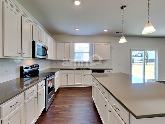 Building Photo - 678 Carnaby Ln
