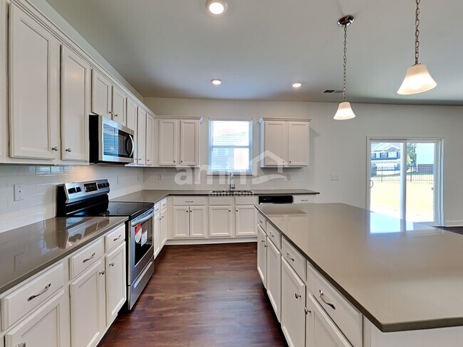 Foto del edificio - 678 Carnaby Ln