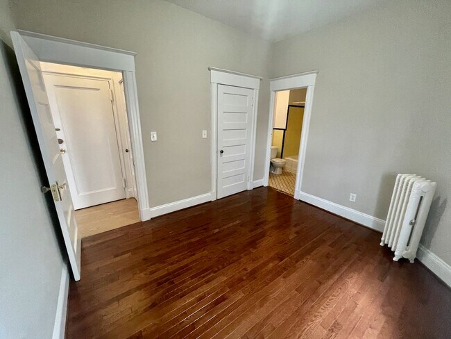216 #204 dormitorio - President Adams Building