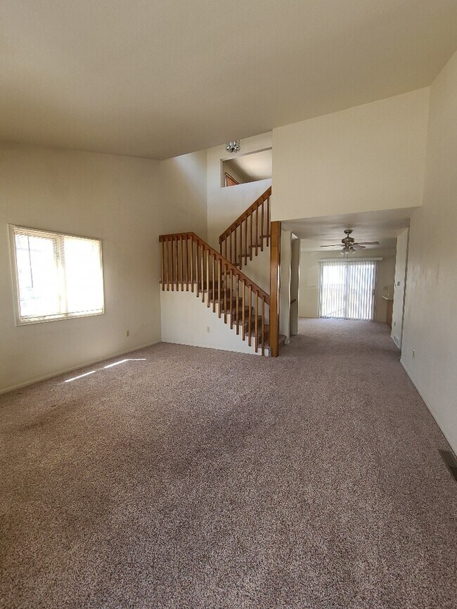 Building Photo - 5024 E Villa Cir