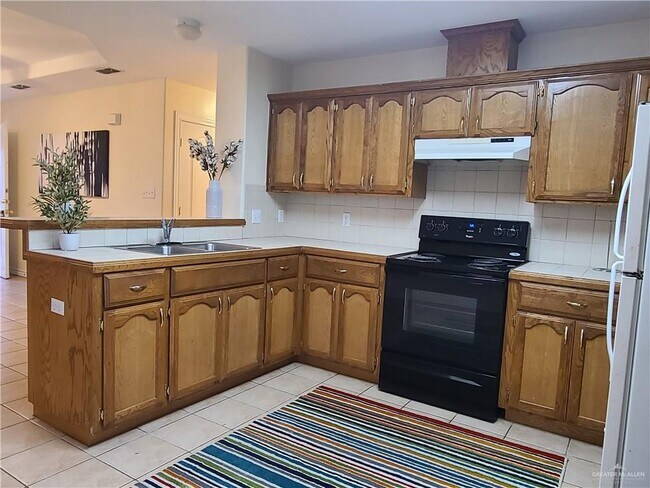 Building Photo - 2102 Bahamas Dr