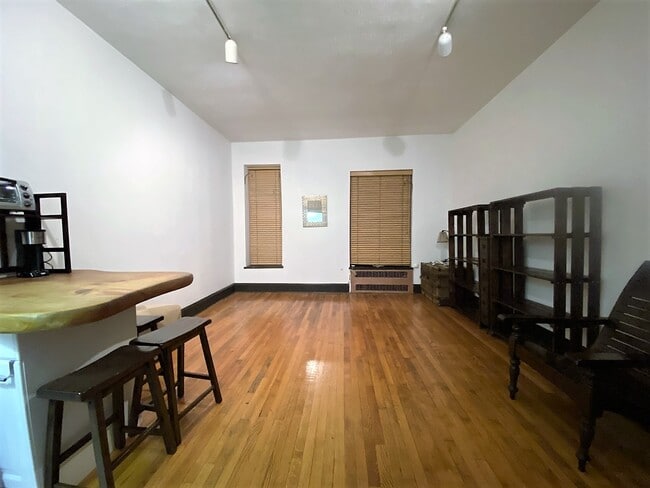 Living area - 177 E 93rd St