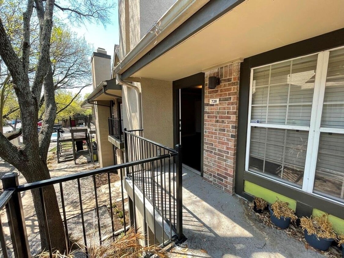 Primary Photo - Great Location and easy access to Mopac an...