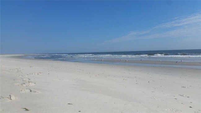 Building Photo - 2 Richmond Rd