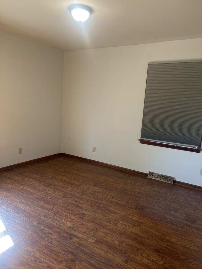 Foto del edificio - 325 E Mound St
