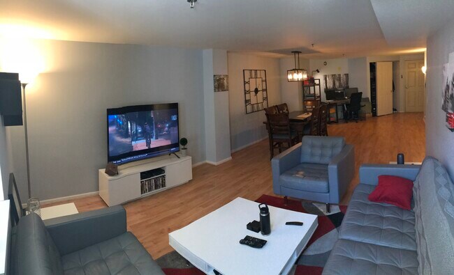 Foto del edificio - 270 E Highland Ave