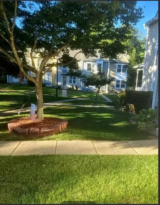 Foto del edificio - 15205 Valley Stream Dr
