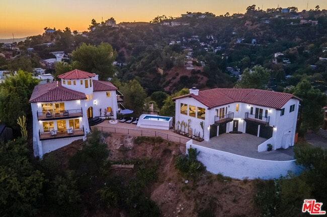 Building Photo - 8300 Grand View Dr