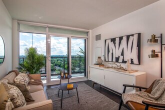 Building Photo - E18HTEEN