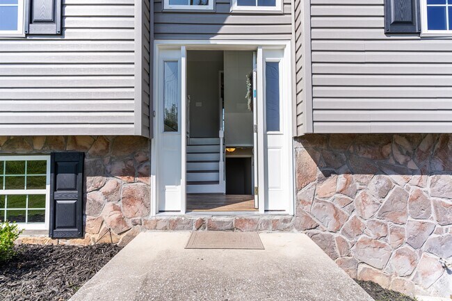 Building Photo - 2814 Windthrush Dr