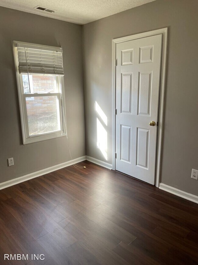Foto del edificio - 2 br, 2 bath House - 302 Charles Street