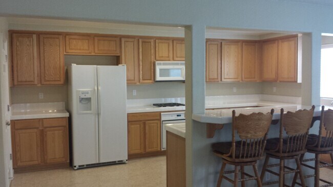 Foto del edificio - Charming 4-Bedroom Home in Desirable Sprin...