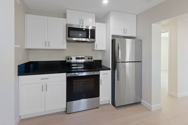 Foto del edificio - Private 1BD ADU Retreat with Spacious Private Rear Yard – Near CSUN