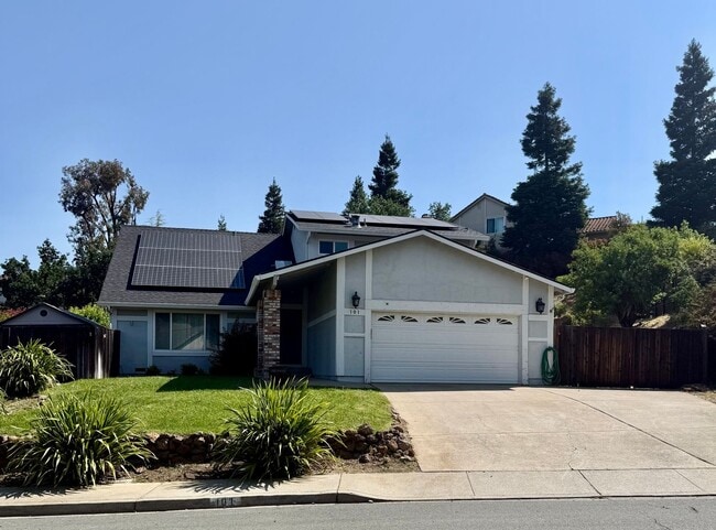Beautiful 4-Bedroom, 3-Bath Home with Pool... - Beautiful 4-Bedroom, 3-Bath Home with Pool...