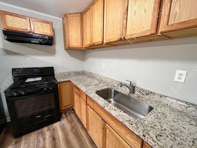 Building Photo - 4400 Welling Ave